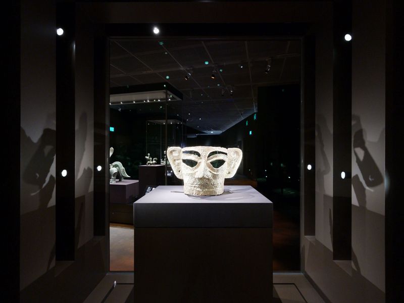 Gazing at Sanxingdui: New Archaeological Discoveries in Sichuan